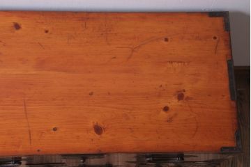 アンティーク家具　アンティーク　脚付き!古い木の質感が味わい深い時代箪笥ローボード(衣装箪笥)