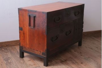アンティーク家具　アンティーク　脚付き!古い木の質感が味わい深い時代箪笥ローボード(衣装箪笥)