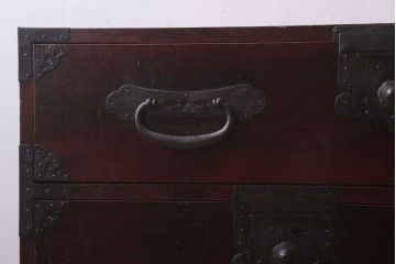 アンティーク家具　アンティーク　脚付き!古い木の質感が味わい深い時代箪笥ローボード(衣装箪笥)