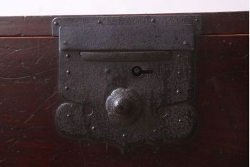 アンティーク家具　アンティーク　脚付き!古い木の質感が味わい深い時代箪笥ローボード(衣装箪笥)