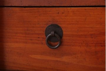 アンティーク家具　アンティーク　脚付き!古い木の質感が味わい深い時代箪笥ローボード(衣装箪笥)