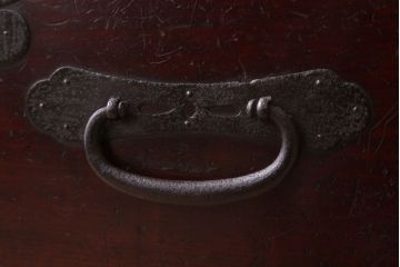 アンティーク家具　アンティーク　脚付き!古い木の質感が味わい深い時代箪笥ローボード(衣装箪笥)