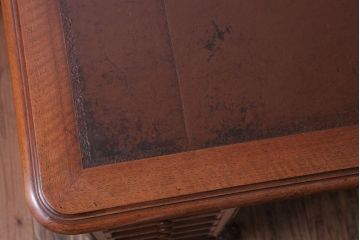 アンティーク家具　イギリスアンティーク　マホガニー・オーク材製　上品な彫刻の最高級両袖デスク(両袖机)