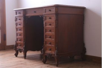 アンティーク家具　イギリスアンティーク　マホガニー・オーク材製　上品な彫刻の最高級両袖デスク(両袖机)