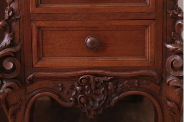 アンティーク家具　イギリスアンティーク　マホガニー・オーク材製　上品な彫刻の最高級両袖デスク(両袖机)