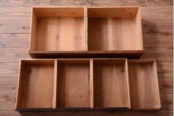 アンティーク家具　和製アンティーク　結霜ガラス入り!古い木の食器棚(収納棚・戸棚)