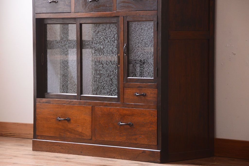 アンティーク家具　和製アンティーク　結霜ガラス入り!古い木の食器棚(収納棚・戸棚)