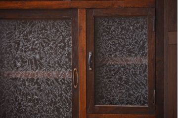 アンティーク家具　和製アンティーク　結霜ガラス入り!古い木の食器棚(収納棚・戸棚)