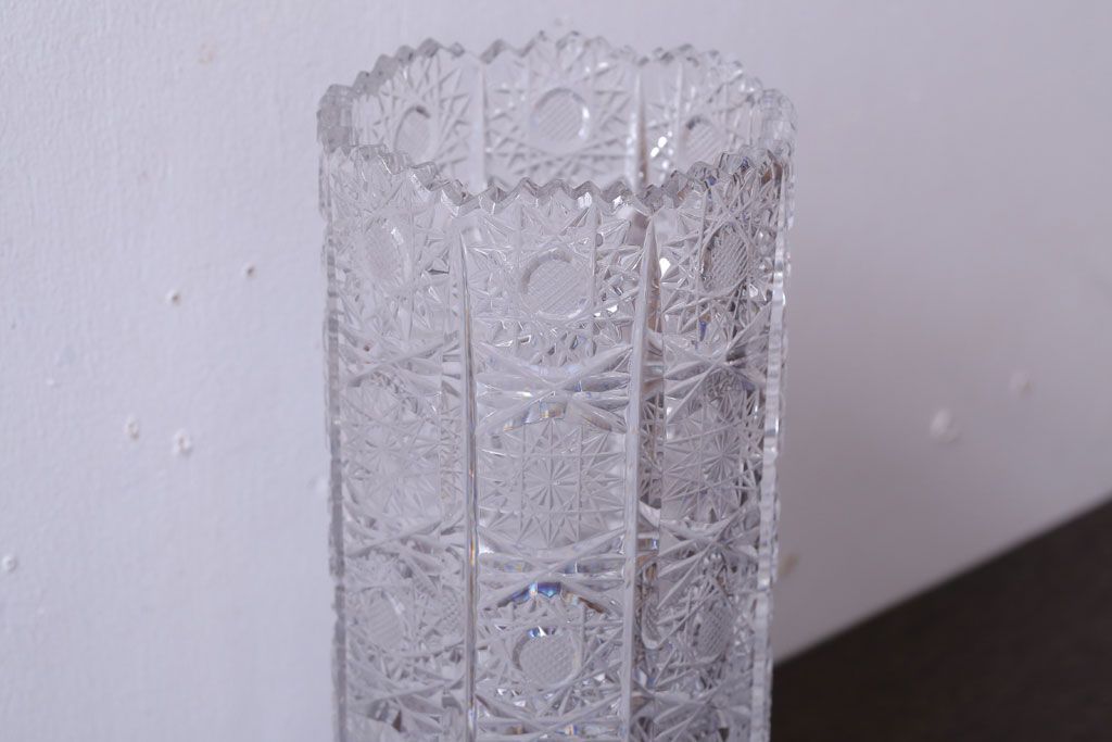 アンティーク雑貨　ビンテージ　ボヘミア　クリスタル花瓶(フラワーベース)