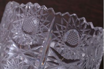 アンティーク雑貨　ビンテージ　ボヘミア　クリスタル花瓶(フラワーベース)