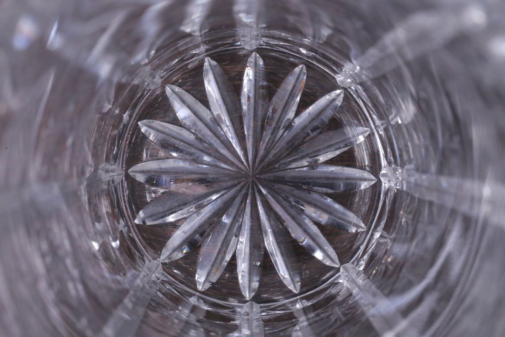 アンティーク雑貨　ビンテージ　ボヘミア　クリスタル花瓶(フラワーベース)