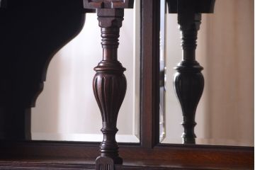 アンティーク家具　イギリスアンティーク　特大　上品なレリーフ入りのオーク材製最高級カップボード(収納棚・戸棚)