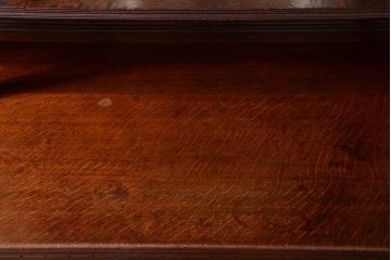 アンティーク家具　イギリスアンティーク　特大　上品なレリーフ入りのオーク材製最高級カップボード(収納棚・戸棚)