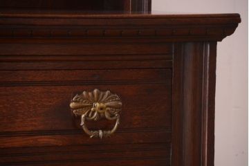 アンティーク家具　イギリスアンティーク　特大　上品なレリーフ入りのオーク材製最高級カップボード(収納棚・戸棚)