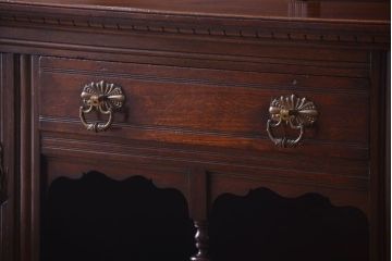 アンティーク家具　イギリスアンティーク　特大　上品なレリーフ入りのオーク材製最高級カップボード(収納棚・戸棚)