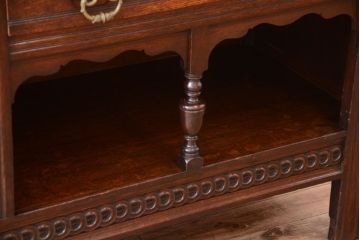 アンティーク家具　イギリスアンティーク　特大　上品なレリーフ入りのオーク材製最高級カップボード(収納棚・戸棚)
