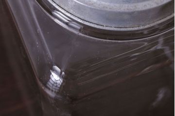 アンティーク雑貨　昭和レトロ　蓋付きのアンティークガラス瓶(ビン)(3)