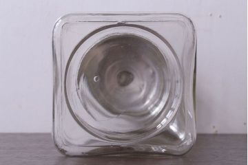 アンティーク雑貨　昭和レトロ　蓋付きのアンティークガラス瓶(ビン)(3)