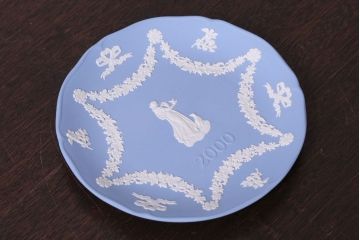 アンティーク雑貨　中古 イギリス Wedgwood(ウェッジウッド) ジャスパー 2000年イヤープレート