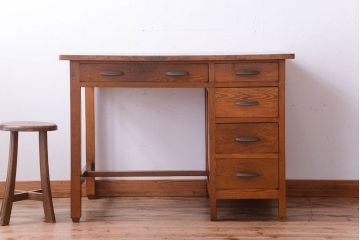 レトロ家具　昭和レトロ　古いナラ材製のシンプルなアンティーク片袖机(2)