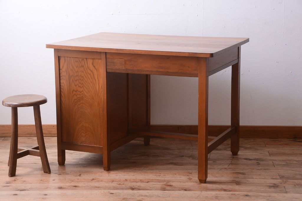 レトロ家具　昭和レトロ　古いナラ材製のシンプルなアンティーク片袖机(2)