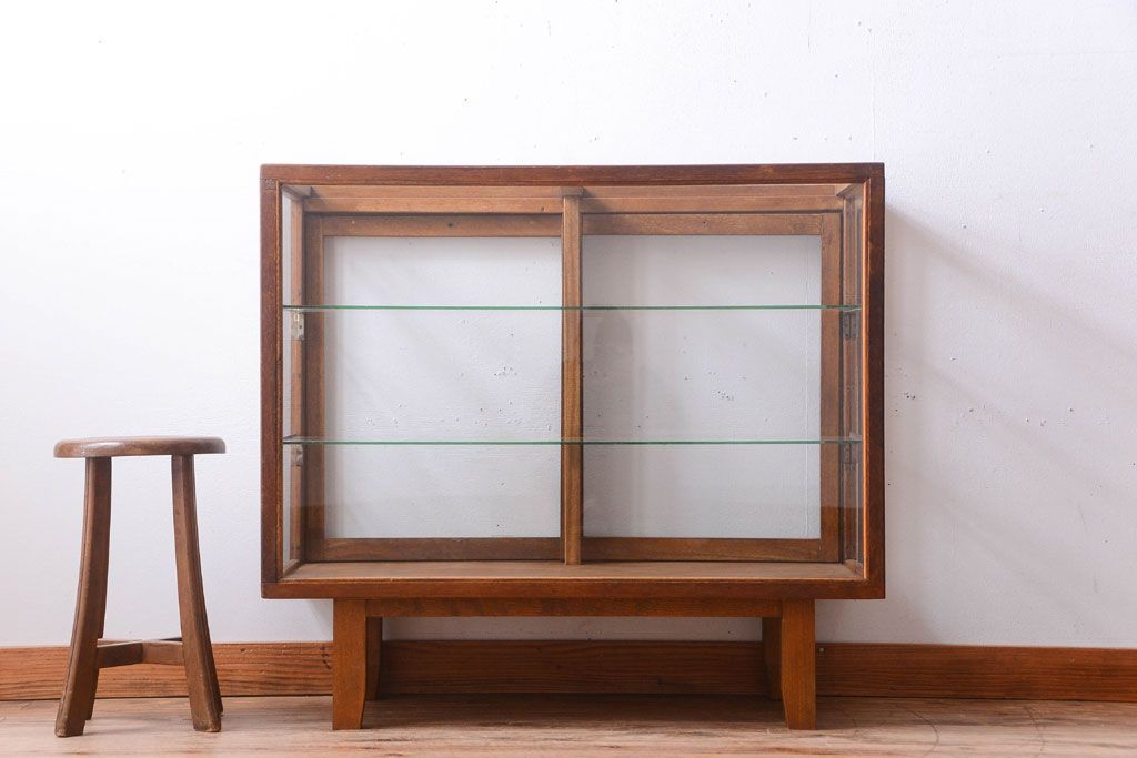 レトロ家具　昭和レトロ　古い木製のシンプルな脚付きガラスケース(ショーケース)(1)