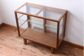 レトロ家具　昭和レトロ　古い木製のシンプルな脚付きガラスケース(ショーケース)(1)