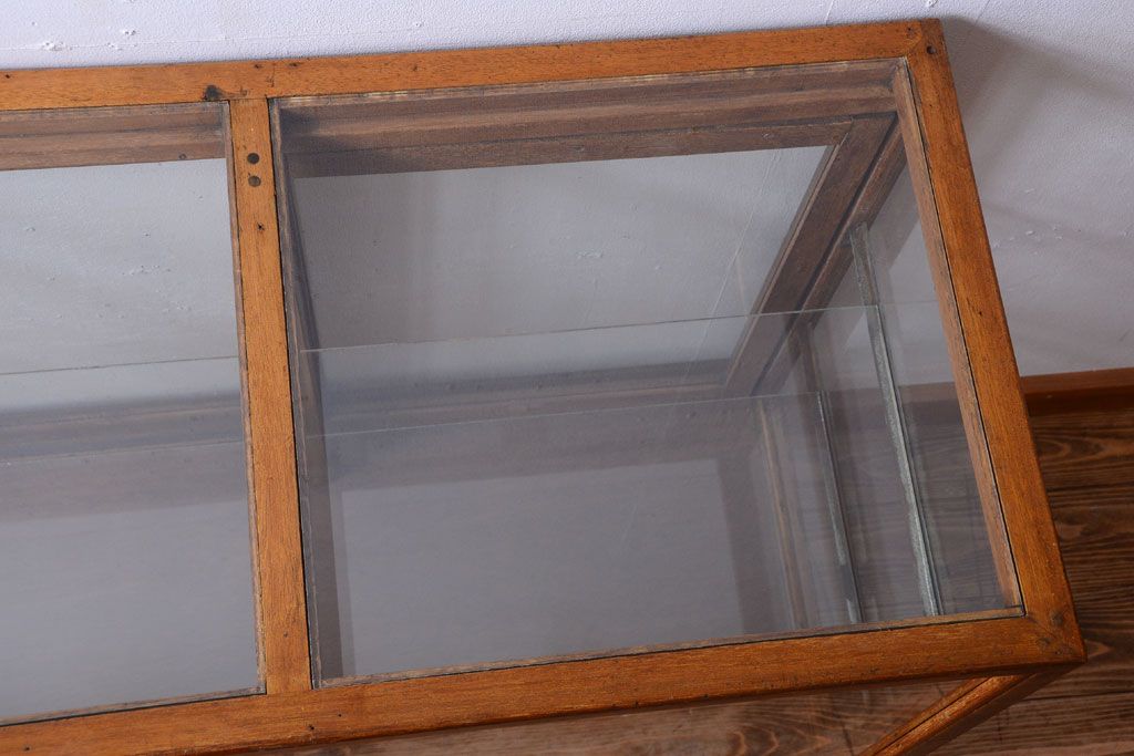 レトロ家具　昭和レトロ　古い木製のシンプルな脚付きガラスケース(ショーケース)(1)