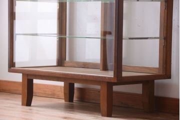 レトロ家具　昭和レトロ　古い木製のシンプルな脚付きガラスケース(ショーケース)(1)