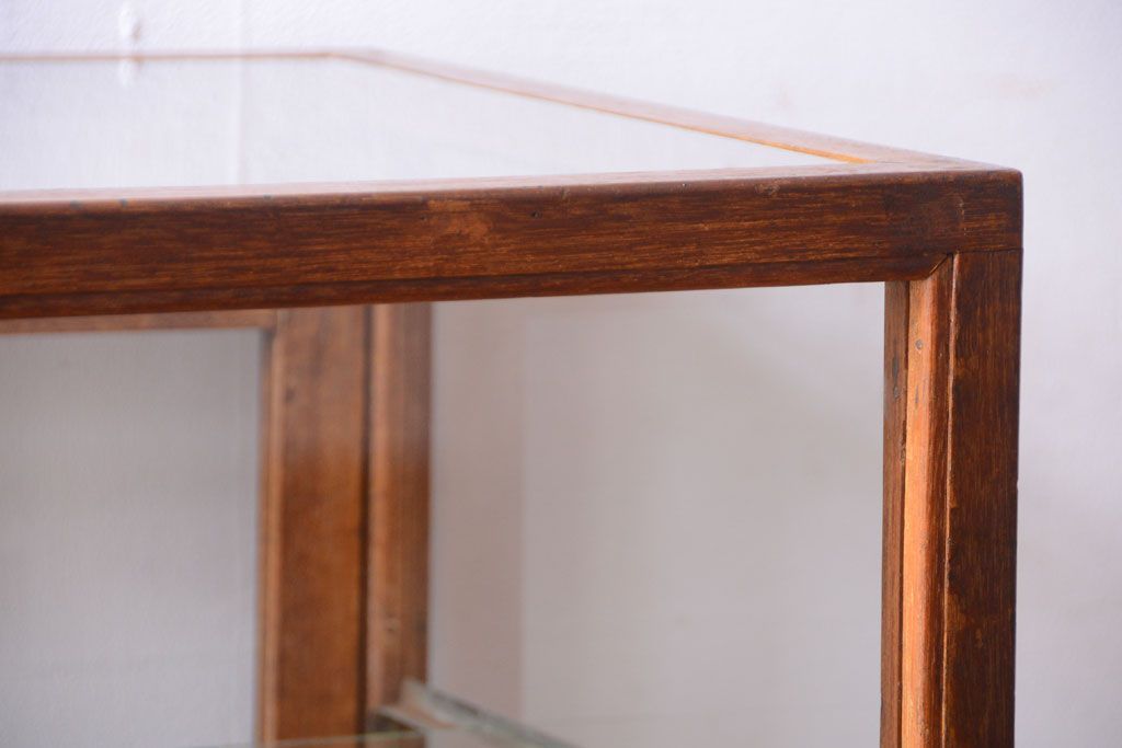 レトロ家具　昭和レトロ　古い木製のシンプルな脚付きガラスケース(ショーケース)(1)