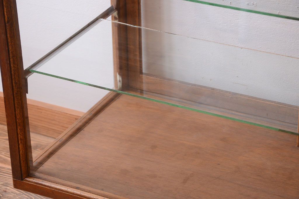 レトロ家具　昭和レトロ　古い木製のシンプルな脚付きガラスケース(ショーケース)(1)