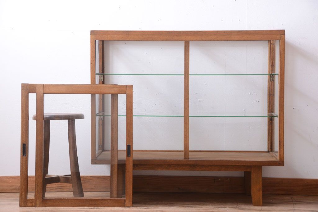 レトロ家具　昭和レトロ　古い木製のシンプルな脚付きガラスケース(ショーケース)(1)