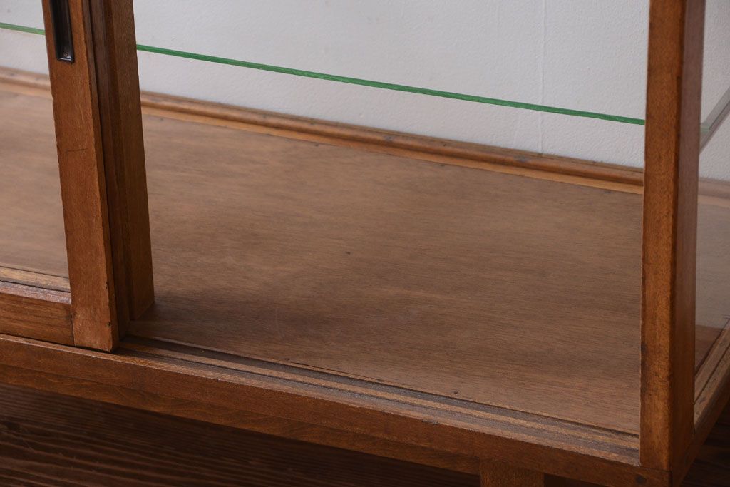 レトロ家具　昭和レトロ　古い木製のシンプルな脚付きガラスケース(ショーケース)(1)