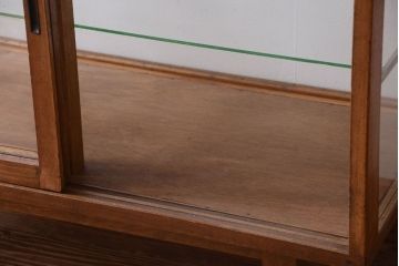 レトロ家具　昭和レトロ　古い木製のシンプルな脚付きガラスケース(ショーケース)(1)