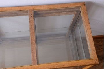 レトロ家具　昭和レトロ　古い木製のシンプルな脚付きガラスケース(ショーケース)(2)