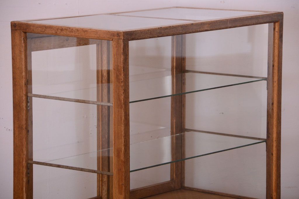 レトロ家具　昭和レトロ　古い木製のシンプルな脚付きガラスケース(ショーケース)(2)