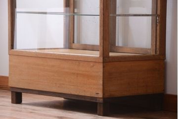 レトロ家具　昭和レトロ　古い木製のシンプルな脚付きガラスケース(ショーケース)(2)