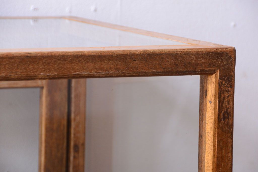 レトロ家具　昭和レトロ　古い木製のシンプルな脚付きガラスケース(ショーケース)(2)