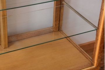 レトロ家具　昭和レトロ　古い木製のシンプルな脚付きガラスケース(ショーケース)(2)