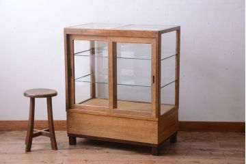レトロ家具　昭和レトロ　古い木製のシンプルな脚付きガラスケース(ショーケース)(2)