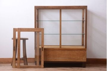 レトロ家具　昭和レトロ　古い木製のシンプルな脚付きガラスケース(ショーケース)(2)