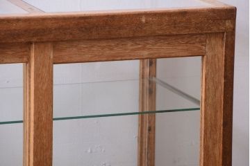 レトロ家具　昭和レトロ　古い木製のシンプルな脚付きガラスケース(ショーケース)(2)