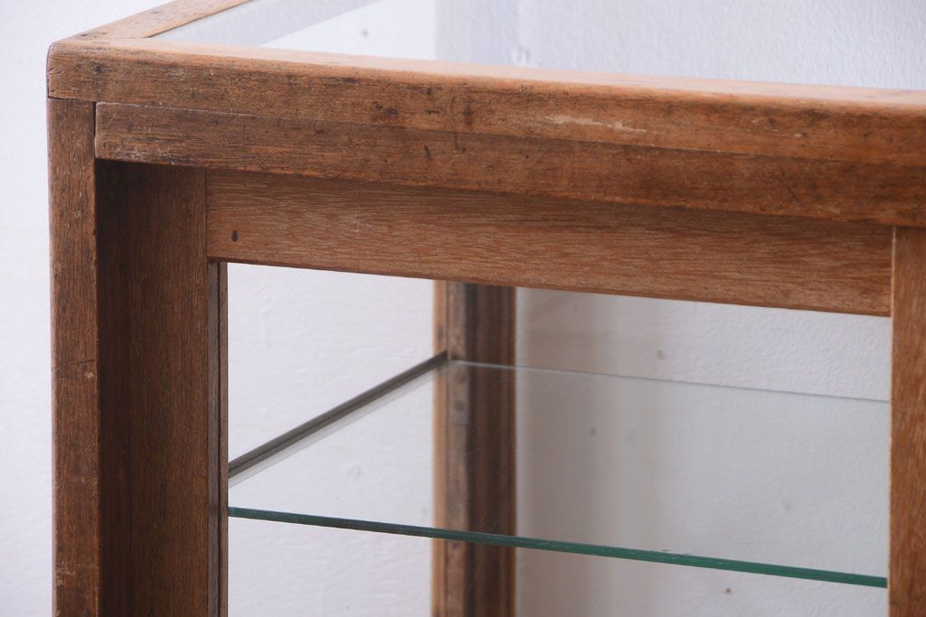 レトロ家具　昭和レトロ　古い木製のシンプルな脚付きガラスケース(ショーケース)(2)