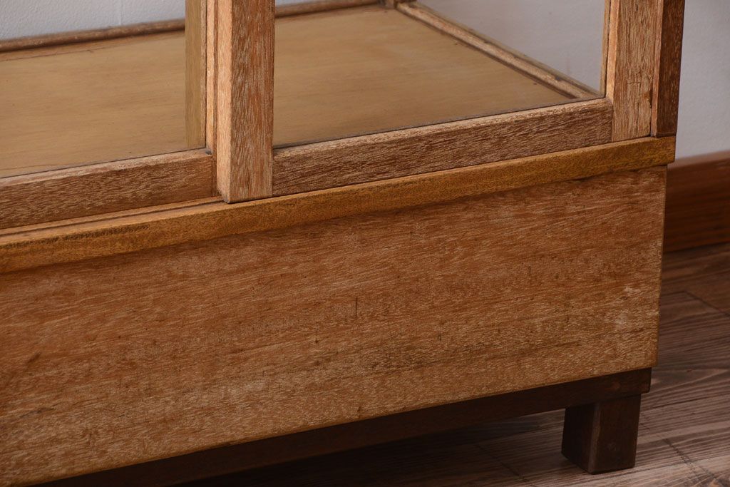 レトロ家具　昭和レトロ　古い木製のシンプルな脚付きガラスケース(ショーケース)(2)