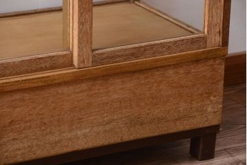 レトロ家具　昭和レトロ　古い木製のシンプルな脚付きガラスケース(ショーケース)(2)
