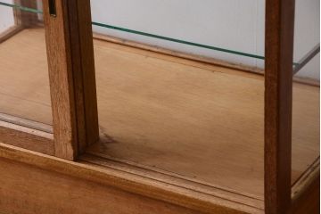 レトロ家具　昭和レトロ　古い木製のシンプルな脚付きガラスケース(ショーケース)(2)