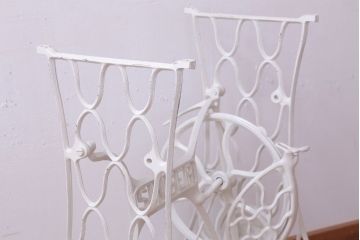 アンティーク家具　アンティークペイント　おしゃれなシンガーミシンの鉄脚(3)