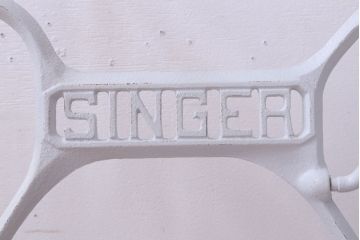 アンティーク家具　アンティークペイント　おしゃれなシンガーミシンの鉄脚(2)