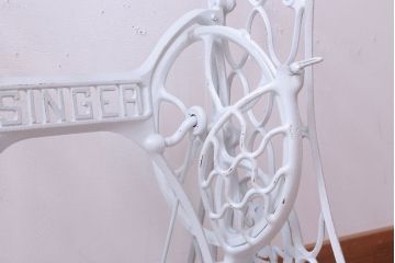 アンティーク家具　アンティークペイント　おしゃれなシンガーミシンの鉄脚(2)