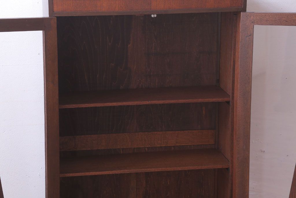 レトロ家具　昭和レトロ　おしゃれなデザインのアンティーク本箱(ブックケース)